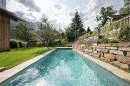 badeparadies-inmitten-der-bergwelt